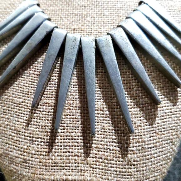 BIB SPEAR FAN Statement necklace 16 INCH W 3 INCH EXTENSION SILVERTONE - Picture 3 of 6